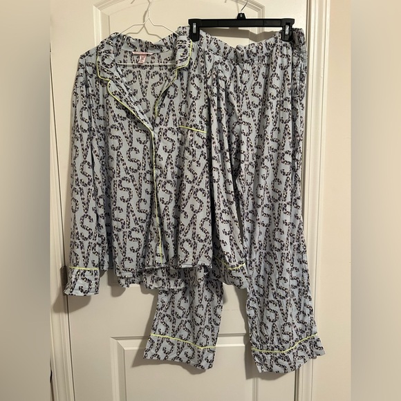 Victoria’s secret Pajamas set in Blue and Yellow - Picture 2 of 7